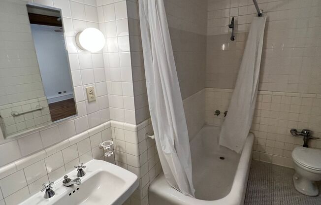 3 beds, 2.5 baths, 2,100 sqft, $3,960, Unit 431-02A