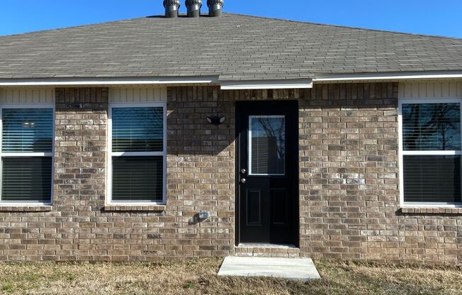 4 beds, 2 baths, $1,650