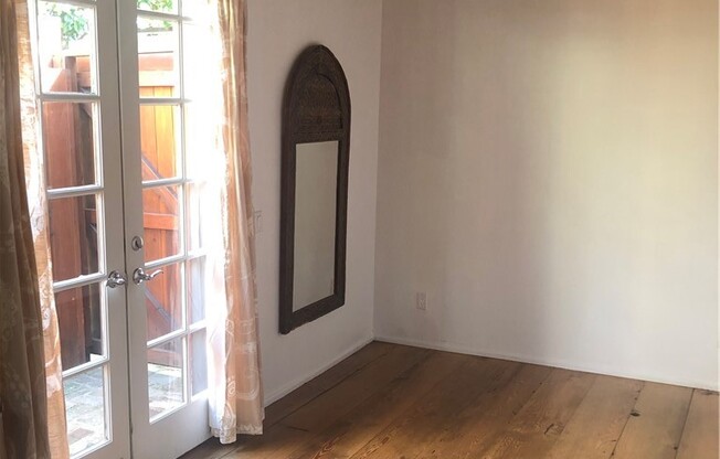 Studio, 1 bath, 300 sqft, $1,875, Unit B