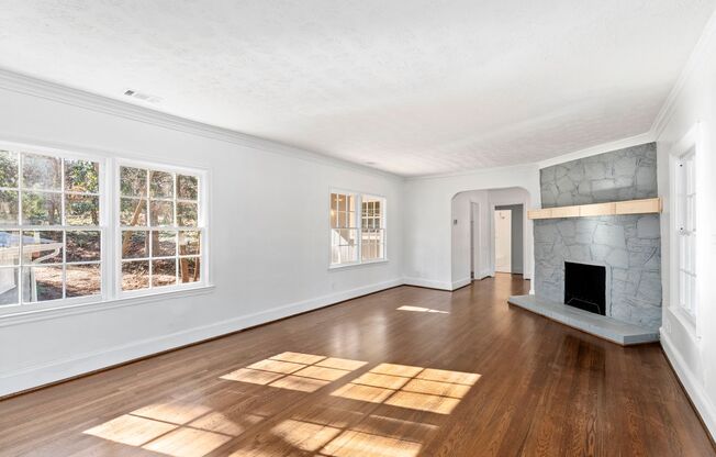 Spacious 2 Bedroom Home with Back Yard!