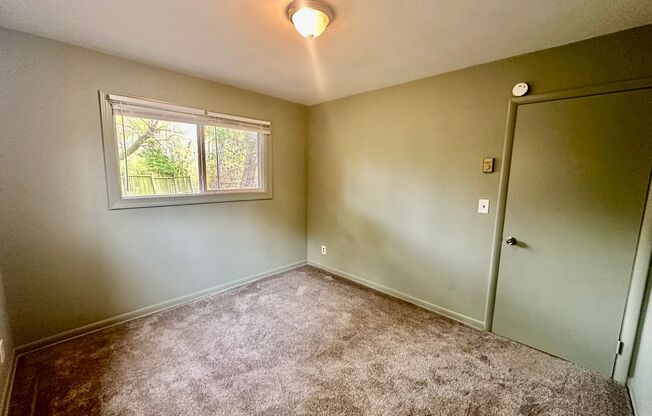 2 beds, 1 bath, $1,000