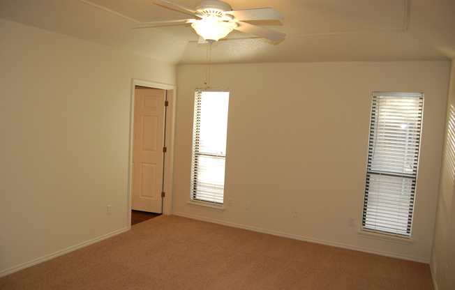 3 beds, 2 baths, $1,400