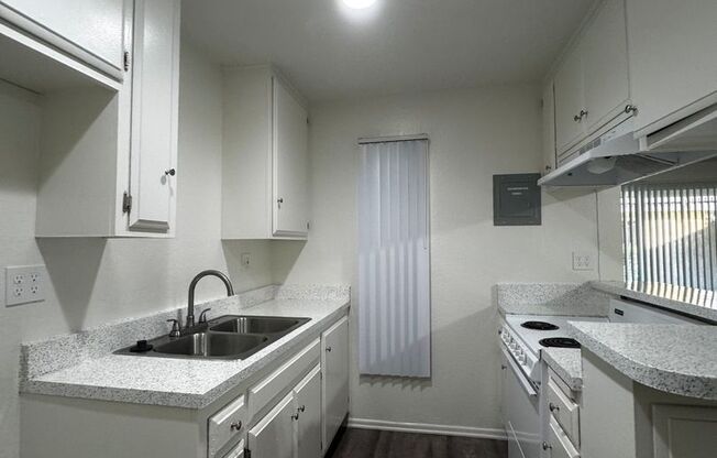 1 bed, 1 bath, 665 sqft, $2,125, Unit 13