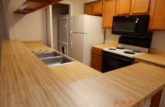 NICE 2 BEDROOM 2.5 BATH