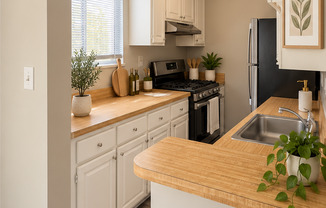 2026 Move-In Special – $500 Lease Signing Bonus! Top-Floor 2-Bedroom Condo in Southwest DC – $1,675/Month!