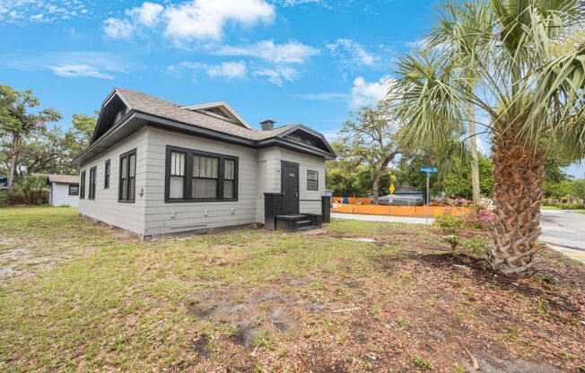 Large 3bdrm/1bath/+ bonus room ***Section 8 OK **** Ready Now