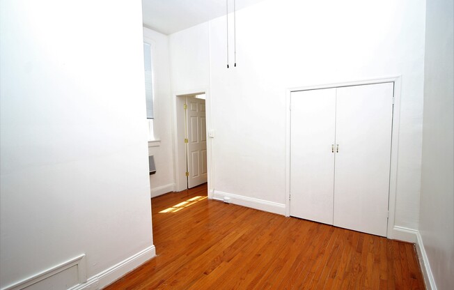 1 bed, 1 bath, 11 sqft, $1,075, Unit #2C