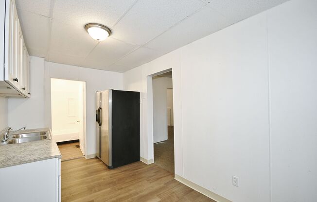 3 beds, 2 baths, $1,150, Unit 1