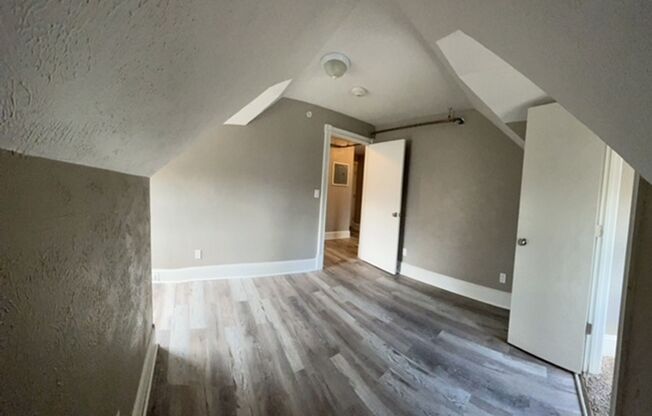 2 beds, 1 bath, $1,270, Unit 303
