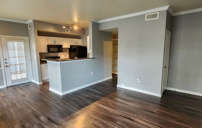 2 beds, 2 baths, 1,002 sqft, $1,725, Unit 305-u