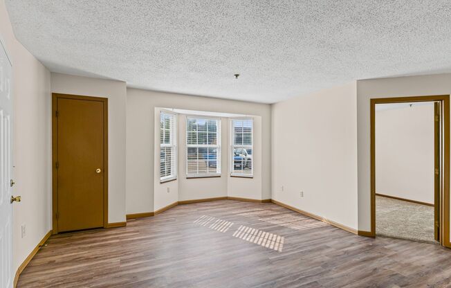 2 beds, 1 bath, 840 sqft, $1,015, Unit 3I