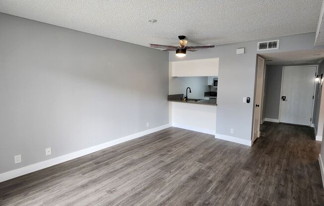 1 bed, 1 bath, 725 sqft, $2,050, Unit 216