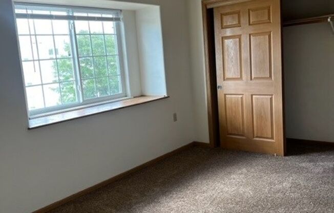 3 beds, 2 baths, 1,328 sqft, $1,955, Unit 54682
