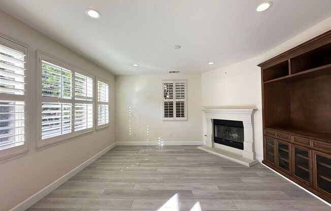 5 Bedrooms and 4.5 bathrooms SFR at Irvine-Woodbury