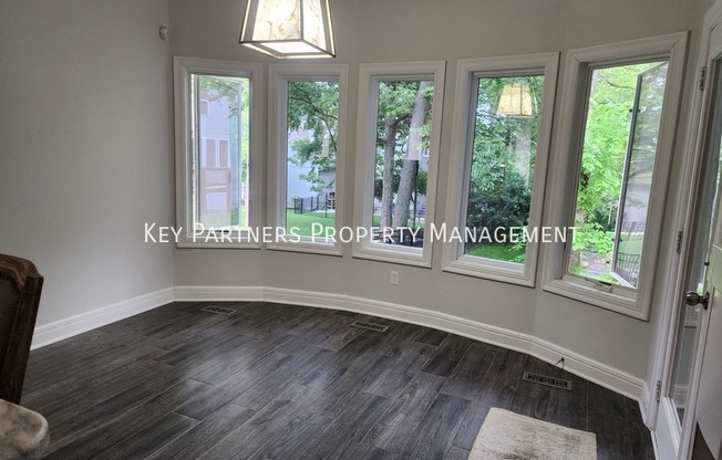 5812 N AMES