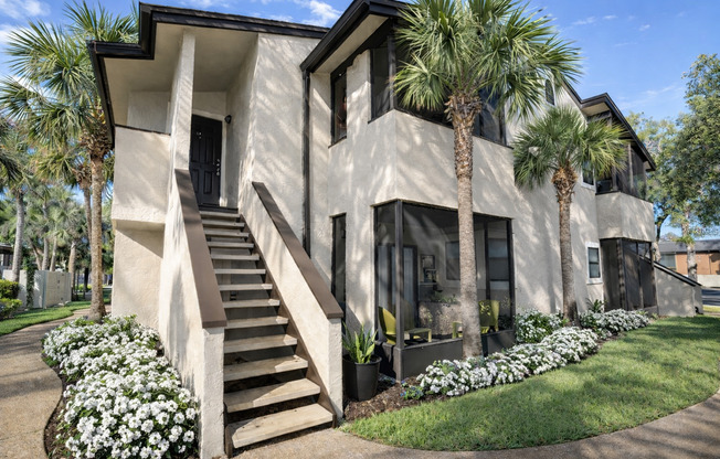 Gorgeous first floor 2/2 condo x Rent @  Winter Park in front of Full Sail!