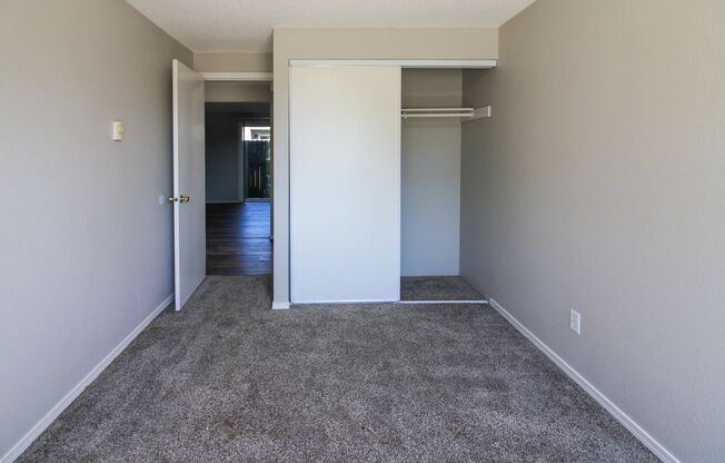 2 beds, 1 bath, 889 sqft, $1,250, Unit 40
