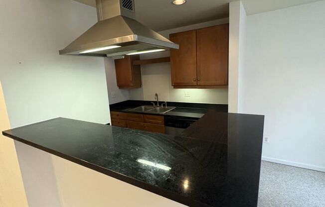 Spacious and Lovely Fed Hill 2bd/2ba Condo with CAC, W/D and more!