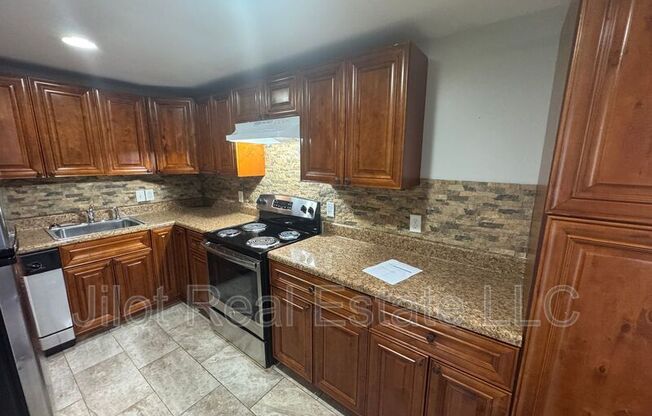 1370 CLERMONT AVE