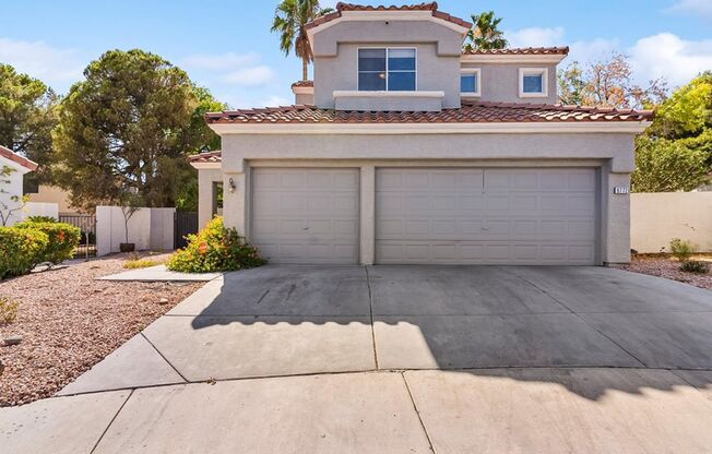 4 bedroom home with Pool