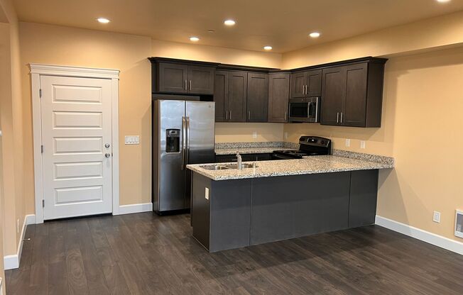 1 bed, 1 bath, 645 sqft, $1,595, Unit 211