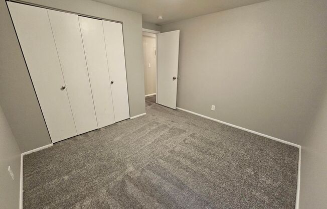 2 beds, 1 bath, 864 sqft, $1,295, Unit Unit 42