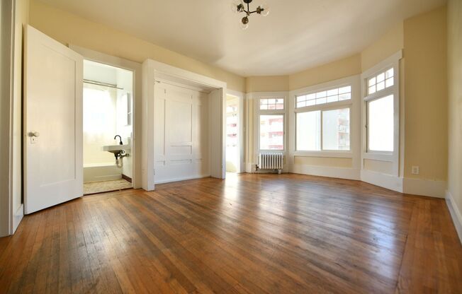 1p683 - 1502 Alice St.
