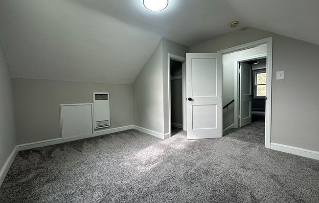 3 beds, 1 bath, $2,300