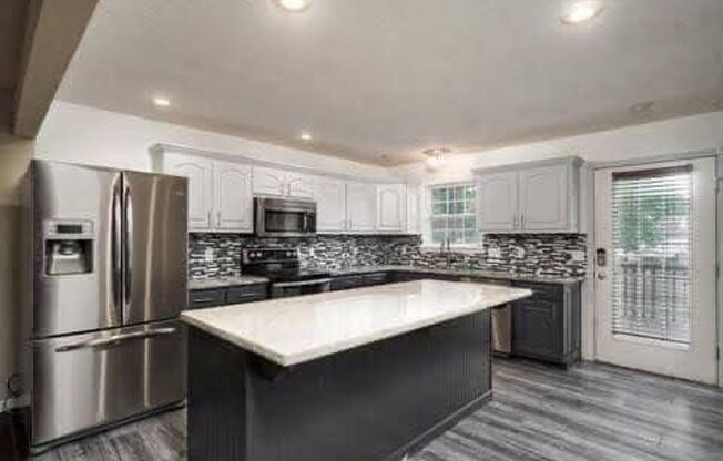 3 Bedroom with Garage! HOA PAID!