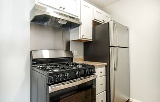 1 bed, 1 bath, 700 sqft, $1,290, Unit 021