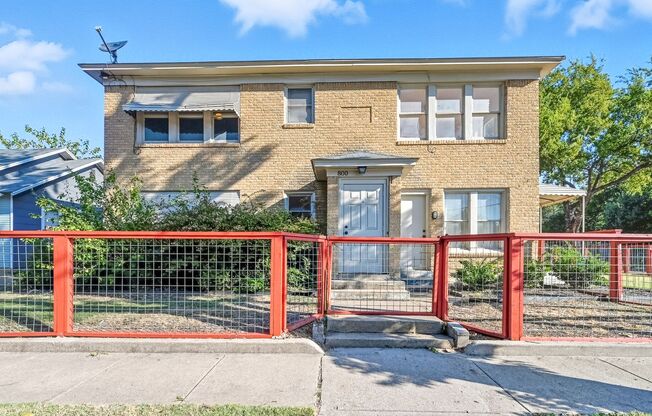 2 Bedroom Upstairs Duplex in Southside