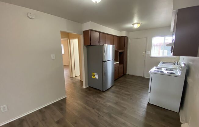 3 beds, 1 bath, 950 sqft, $1,595, Unit Unit 4