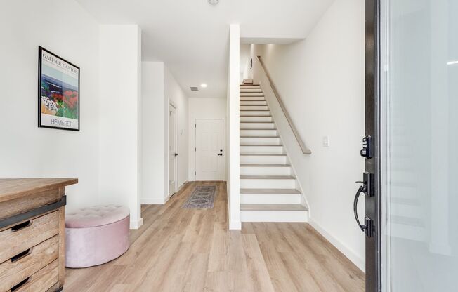 Gorgeous 3/3.5 Townhome Minutes From Downtown Decatur and Avondale Estates!