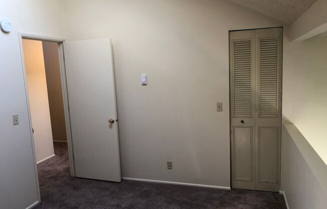 2 beds, 1 bath, $1,075, Unit 09