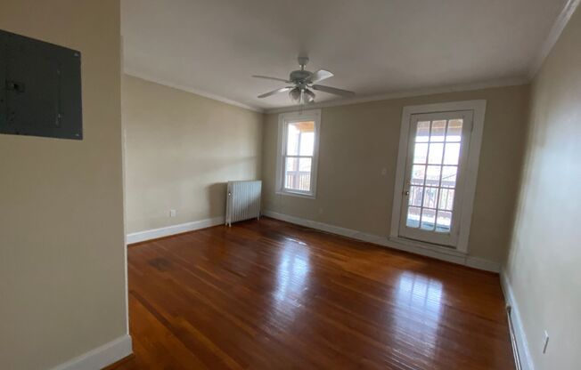 2 beds, 1 bath, 1,000 sqft, $1,750, Unit 3027 N. Calvert St. E6