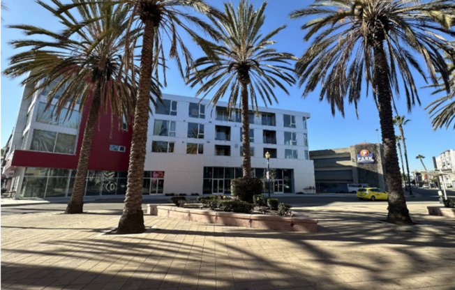 495 Promenade Ave
