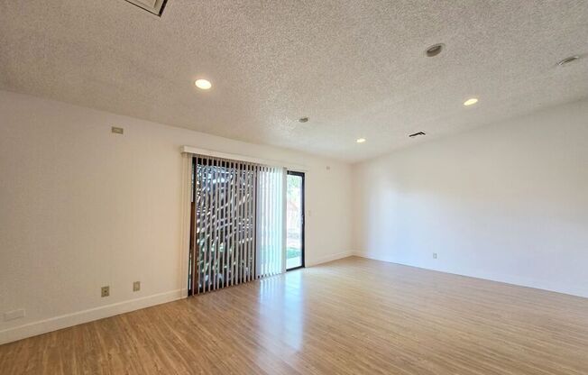 6346 BULLION BLVD