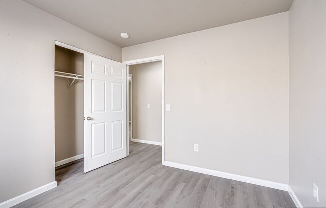 3 beds, 1.5 baths, 1,300 sqft, $1,699, Unit 105 - 01