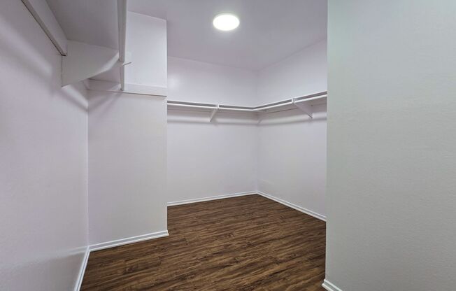 3 beds, 2 baths, 1,350 sqft, $2,898, Unit 33