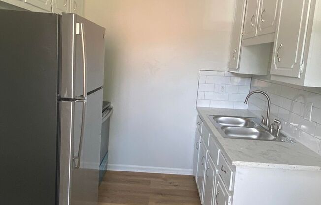 1 bed, 1 bath, $750, Unit H