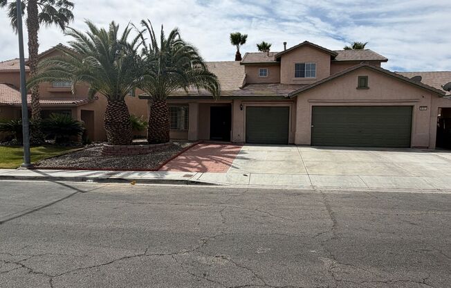 LARGE 5 BDRM HOME W/ 3 FULL BATHS.