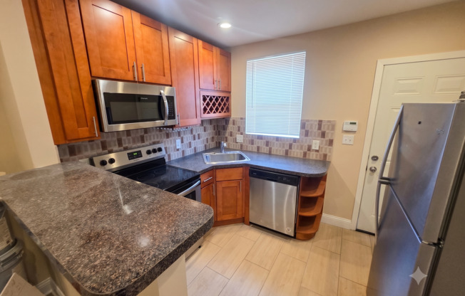⭐⭐⭐ UPDATED COZY 3 BEDROOMS AND 1.5 BATH HOME LOCATED IN NORTHEAST/LAWNCREST!!! ⭐⭐⭐