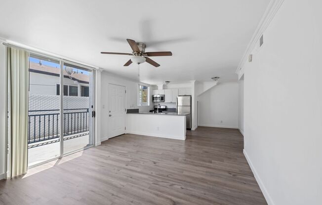 Spacious 2-Bed / 2-Bath Apartment in Prime Hollywood Location