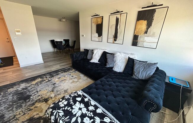 2 beds, 1 bath, $1,395, Unit 103