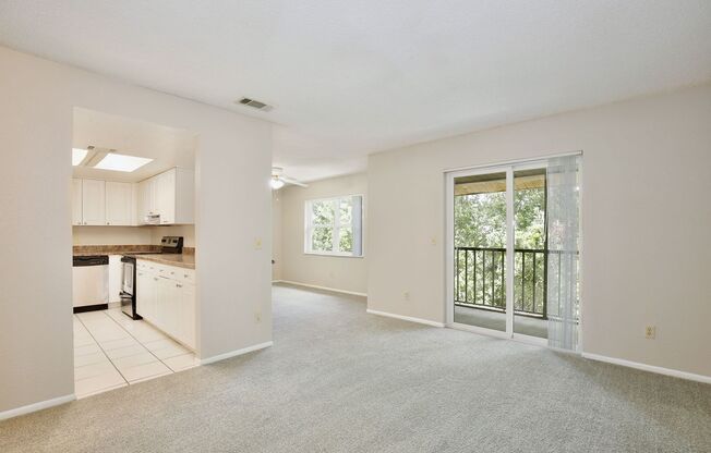 Spacious 2/2 Condo in Hawthorne Village - Orlando! Available Now!