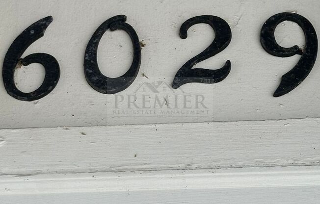 1 bedroom, 1 bath apartment !! 6029 Barton Dr Shawnee, KS 66203  Rent $875 Deposit $875 ($35 water fee)