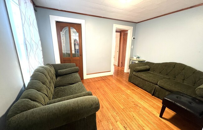 2 beds, 1 bath, 1,055 sqft, $2,180, Unit 2/F