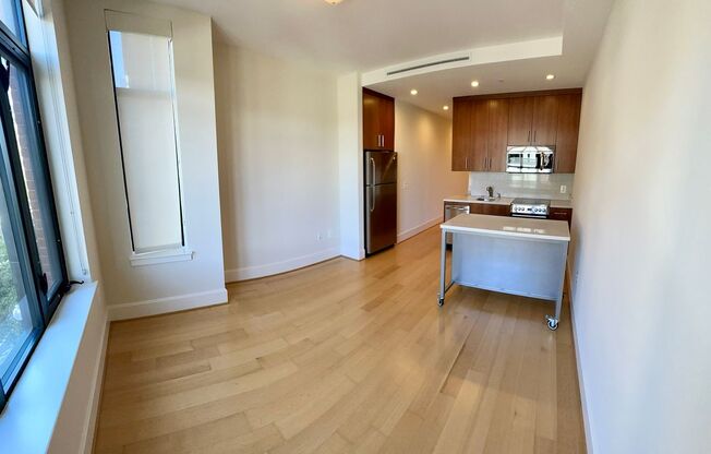 1 bed, 1 bath, 366 sqft, $2,500, Unit 414