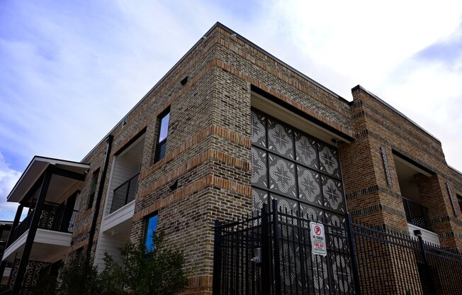 1606 EL PASO ST