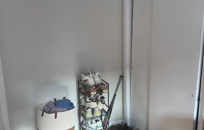 2 beds, 1 bath, $3,640, Unit 20